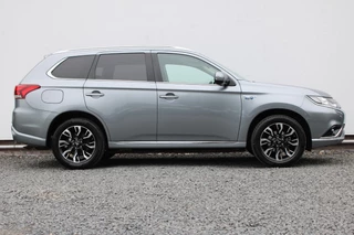 Mitsubishi Outlander 2.0 PHEV Executive Edition / 12