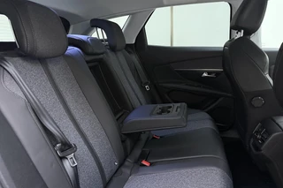 Peugeot 3008 1.2T Allure | 130PK | Trekhaak | Stoelverwarming | Parkeercamera | Parkeersensoren Voor & Achter | / 16