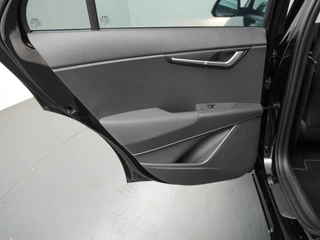 Kia Niro 1.6 GDi Hybrid DynamicLine  - Navigatie - Achteruitrijcamera - Apple & Android Carplay - Climate Control - -Fabrieksgarantie tot 04-2032 / 37