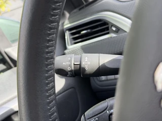 Peugeot 2008 Blue Lion 1.2 PureTech 130PK Navigatie, Parkeersensoren, Trekhaak, Panoramadak, Apple Carplay, Android Auto / 18