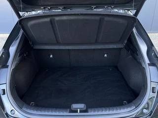 Kia XCeed 1.5 T-GDi DynamicPlusLine Automaat | Navi | Clima | Camera | Stoel/-Stuurverwarming | Afneembare Trekhaak | Elektr. Achterklep | Adaptieve Cruise | Keyless Entry / 28