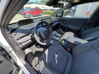 Toyota C-HR+ EXECUTIVE AWD 77 kWh NIEUW & DIRECT LEVERBAAR!! PREMIUM PACK PANO-DAK BLIND-SPOT PARK-SENSOREN 360° CAMERA STOEL/STUURVERW WARMTEPOMP EL-ACHTERKLEP / 11