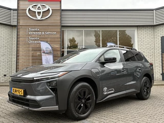 Toyota bZ4X Touring DYNAMIC 75 KWH VOORRAAD VOORDEEL VAN €49.990 VOOR €47.300!!! BLIND-SPOT PARK-SENSOREN STOEL/STUURVERW APPLE/ANDROID 18" LM-VELGEN