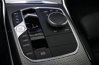 BMW 3 Series 330e M-Sport / 44