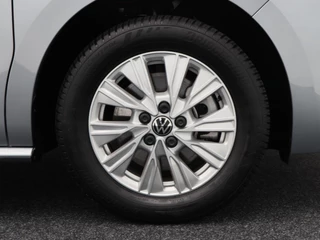 Volkswagen Multivan 1.4 eHybrid L2H1 Style 7-Persoons | Panorama dak | Stoelverwarming | Adaptive Cruise | Trekhaak | Camera | CarPlay | Climatronic | 17 Inch | 21.560 Km !! / 7