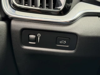 Volvo V60 Inscription 2.0 T4 190PK Automaat Navigatie, Leder, Elektrische Voorstoelen, Keyless, Elektrische Kofferklep, Stoelverwarming, Parkeersensoren, Trekhaak 13P automatisch wegklapbaar / 20