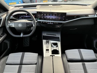 Opel Grandland Electric Business Edition 73 kWh | ECC | Navigatie | Elektrisch glazen panorama-dak | Matrix LED Verlichting | Cruise control | Camera | Winterpakket | 19" LM-Velgen / 18