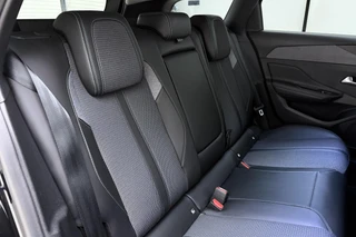 Peugeot 308 SW 1.2 PureTech Allure Pack Business | Apple carplay | Cruise control | Climate control | Navigatie | Lichtemetalen velgen | Camera | PDC | / 17