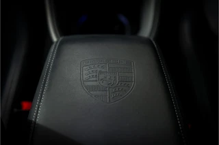 Porsche Macan 4 100 kWh  Pano Luchtvering Sport Chrono Matrix Passenger Display / 24