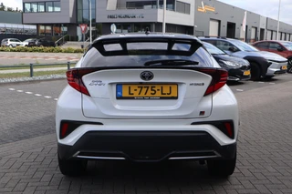 Toyota C-HR 1.8 HYBRID GR-SPORT 19"LM-VELGEN 1e EIGENAAR NL-AUTO STOELVERW. LED JBL-AUDIO P-SENSOREN APPLE/ANDROID 19"LMV / 5
