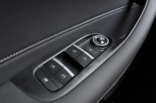 Chery Tiggo 4 Full hybrid 163pk Automaat Unique | 7 jaar Garantie  | DEMO | Apple Carplay/Android Auto | 360 Camera | Stoelverwarming | Keyless | Lederen bekleding / 19