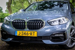 BMW 1 Serie 118i Executive Sport Line  Individual Storm Bay Shadow / 2