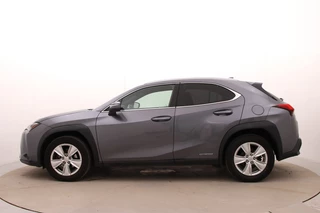 Lexus UX 250h Comfort Line | Trekhaak | Camera | Adaptive Cruise | Stoel-/Stuurverwarming | CarPlay / 4
