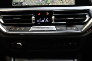 BMW 3 Serie Sedan 330i High Executive M Sport Pakket Automaat  / Live Cockpit Professional / Head-Up Display / Leder / Harman Kardon / LED / Stoelverwarming / Driving Assistant / Achteruitrijcamera / M Sportremsysteem / DAB / Ambiance Verlichting / 23