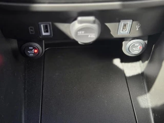 Jeep Avenger Altitude 54 kWh | 20'' Brute velgen | Apple-Android | Stoelverwarming / 24