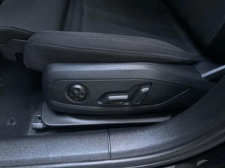 Audi A4 Avant 35 TFSI S Edition Competition LED Stoelverwarming Camera DAB+ Navigatie / 21