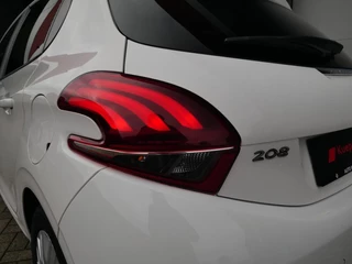 Peugeot 208 1.2 PureTech Signature Nieuwe Riem| Carplay| Stoelverwarming / 24