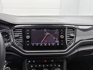 Volkswagen T-ROC 1.5 TSI Sport | Camera | Adaptive Cruise | Stoelverwarming | Navi / 24