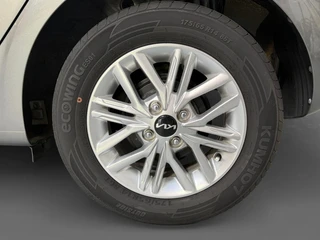 Kia Picanto 1.0 DPi DynamicLine RESTERENDE FABRIEKSGARANTIE T/M 2033 | Apple Carplay / Android Auto | Lichtsensor | Cruise Control | Camera Achter | 14"Lichtmetalen Velgen | Airconditioning / 17