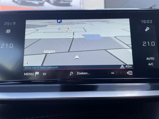 Peugeot 2008 100pk Allure Pack (Camera - Automatische Airco - i-cockpit - Navigatie - 17" - Apple Carplay - LED) / 17