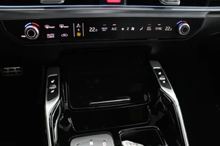 Kia Sorento 1.6 T-GDi Plug-in Hybrid 4WD ExecutiveLine 7p Nieuw en Direct leverbaar! - - Stoel/Stuurverwarming - 1700kg trekgewicht - Apple Carplay - Android Auto - Panorama Dak - - Fabrieksgarantie tot 2033 / 26