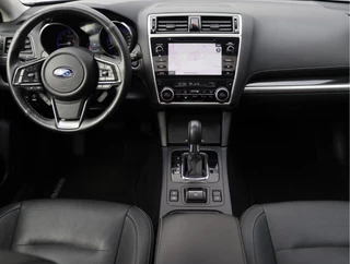 Subaru Outback 2.5i Premium  | Schuifdak | Trekhaak | Winterbandenset | H&K / 2