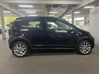 Volkswagen Up! 1.0 cross up! BlueMotion/ Nederlandse auto/ 5 deurs/ Parkeersensoren voor en achter/ Bluetooth / Airco / 7