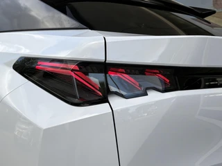 Peugeot 3008 1.2 Hybrid 136 GT | Full LED | Elektr. achterklep | Stoel- & stuurverwarming | Achteruitrijcamera | Keyless | Adaptieve Cruise / 23