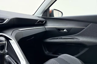 Peugeot 3008 1.2 PureTech Blue Lease Executive Camera l Climate Control l Cruise Control l Apple Carplay & Android Auto l PDC voor en achter l Bluetooth l Lichtmetalen Velgen l Afneembare Trekhaak / 31