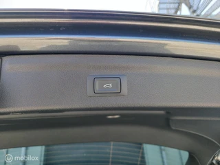 Audi Q3 45 TFSI e S-Line / Pano / Leder / El.Trekh. / Camera / 39