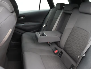 Toyota Corolla Touring Sports 1.8 Hybrid Business  | Navigatie | Stoelverwarming / 18