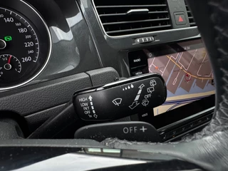 Volkswagen Golf TSI * Panoramadak * Camera * Navigatie * Massage Stoel / 29
