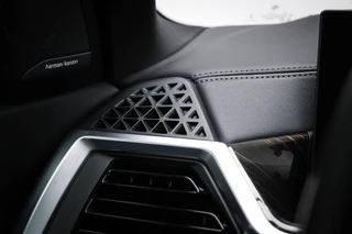 BMW X5 xDrive50e M-sport | PANORAMADAK | INDIVIDUAL VOLLEDER MERINO | HEAD UP | HARMAN KARDON | 360 CAMERA | MAXTON | 22" | / 47
