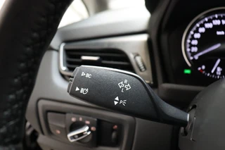 BMW 2 Serie Active Tourer 220i Executive Automaat  / Navigatiesysteem / Adaptieve LED koplampen / Hifi / Stoelverwarming / 16 Inch / Parkeersensoren voor+achter / Bluetooth / Cruise Control / Elektrische Achterklep / Verstelbare Achterbank / 33