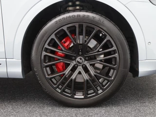 Audi Q8 60 TFSi e 490 Pk quattro S-Line Competition | Matrix Laser LED | Vierwielbesturing | B&O Audio | Valcona Leder | 22 Inch | Trekhaak | Head-Up | 20.328 Km!! / 7
