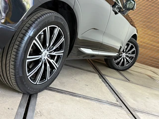 Volvo XC60 2.0 T5 Inscription | 250PK | Automaat | Leder | Camera | Trekhaak | Pano | Navi | 12,3” Digitaal Display / 53