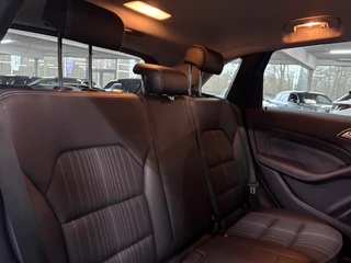 Mercedes-Benz B-Class 180 Ambition Nederlandse auto/ Trekhaak/ Parkeersensoren voor en achter/ Set winterbanden / 27