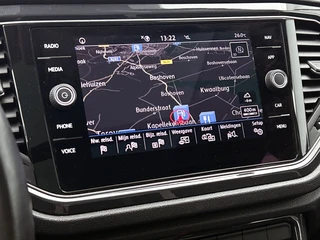 Volkswagen T-Roc 1.5 TSI Sport Automaat | Adaptive Cruise | CarPlay | Camera | Panoramadak | Parkeersensoren | Trekhaak | NAP / 18