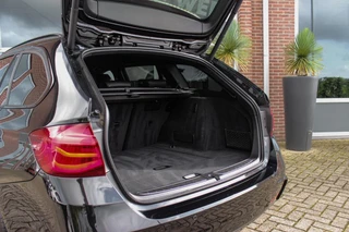 BMW 3-serie Touring 320i M Sport Edition | 2e eigenaar | NL auto | Camera | HiFi audio | Stoelverwarming | DAB | Head-up | Cruise control | LED | Park Assistant | PDC | Navigatie / 36