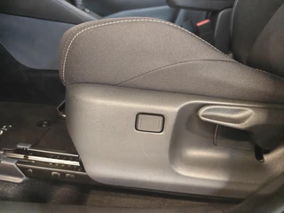Toyota Yaris 1.5 Hybrid 115 Dynamic NIEUW DIRECT LEVERBAAR! MODEL 2026 STOEL/STUURVERW PARK-SENSOREN BLIND SPOT 17'' LM-VELGEN NAVI KEYLESS LED APPLE/ANDROID / 27