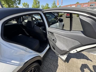Toyota C-HR+ EXECUTIVE AWD 77 kWh NIEUW & DIRECT LEVERBAAR!! PREMIUM PACK PANO-DAK BLIND-SPOT PARK-SENSOREN 360° CAMERA STOEL/STUURVERW WARMTEPOMP EL-ACHTERKLEP / 20