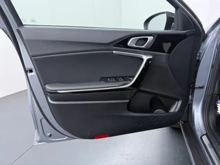 Kia XCeed 1.5 T-GDi GT-Line Automaat  - Kantel / Schuifdak  - Apple Carplay / Android Auto - Navigatie - ACC - Climate Control - Stoel / Stuurwielverwarming - Fabrieksgarantie tot 04-2032 / 22