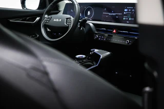 Kia EV6 Plus 77.4 kWh | SOH 99% | ACHTERBANKVERWARMING | DAB | APPLE | CAMERA | 19" / 15