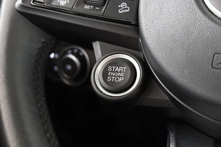 Alfa Romeo Stelvio 2.0 T AWD Veloce Ti 280PK Pano Leder Stuur-Stoelverwarming Keyless Memory / 42
