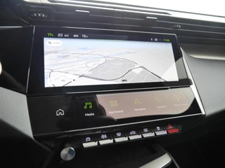 Peugeot 308 1.2 Hybrid 145 e-DCS6 GT € 6000,- DEMOVOORDEEL! | AGR stoelen | Stoel en stuurverwarming | Camera rondom | Adaptieve cruise control | Panoramadak | Afneembare trekhaak | Full led | 18 inch lichtmetalen velgen / 32