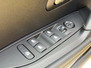 Peugeot 208 PureTech 100 GT  | Panoramadak | Keyless | Adaptive Cruise Control | Stoelverwarming | / 28
