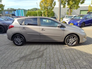 Toyota Auris 1.6 TREND TREKHAAK 1300KG TREKGEW 1E-EIG NL-AUTO DEALER ONDERHOUDEN STOELVERW 16'' LM-VELGEN CAMERA BLUETOOTH / 8