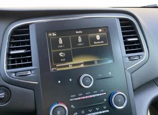 Renault Mégane Estate 1 .3 TCe Bose 160 pk AUT. | navigatie | cruise control | trekhaak | bose audio | keyless | privacy glas / 30