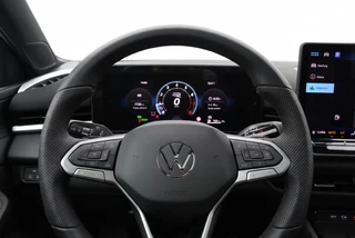 Volkswagen T-Roc 1.5 TSI R-Line Pano l Camera l Keyless l VOL OPTIES l NIEUW MODE / 20