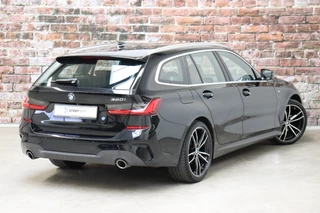 BMW 3 Serie Touring 320i High Executive M Sport Pakket Automaat  / Live Cockpit Professional / Cruise Control / Stoelverwarming / Active Guard Plus / Hifi / LED / Climate Control / Leder / 19 Inch / DAB / 5